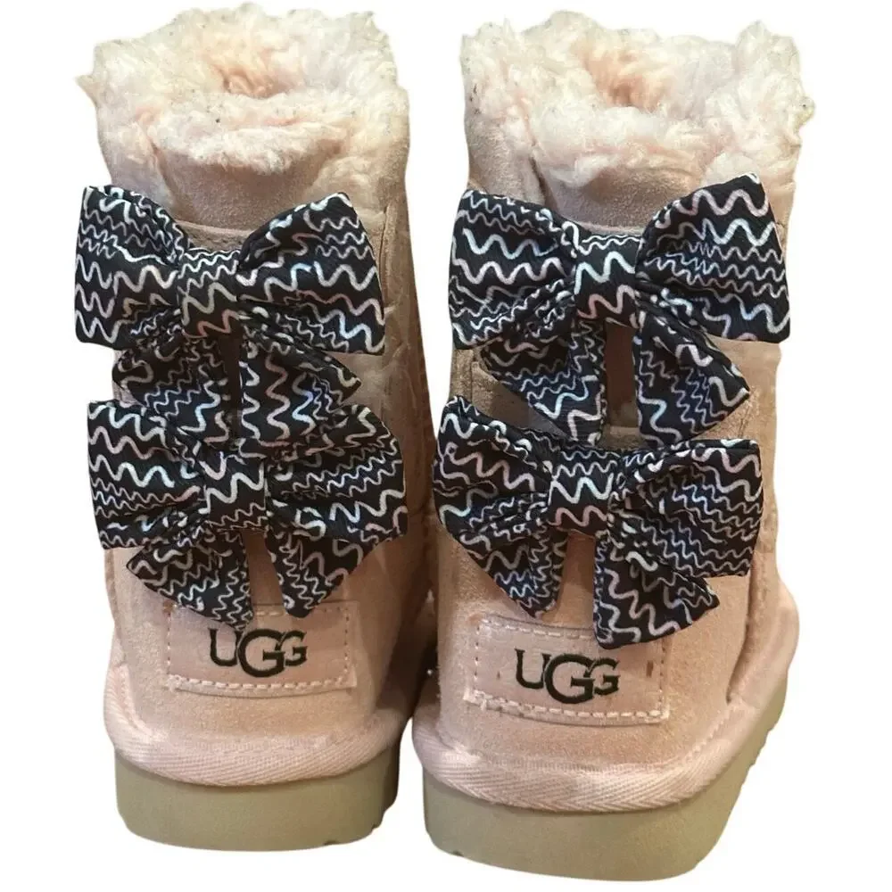 UGG Bailey Bow II Boots sz 7 Pattern Bow UGGs